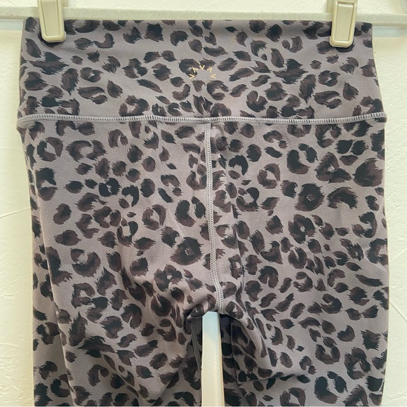 VARLEY CENTURY GREY CHEETAH LEOPARD ANIMAL PRINT CROPPED HIGH RISE LEGGINGS - Picture 12 of 16
